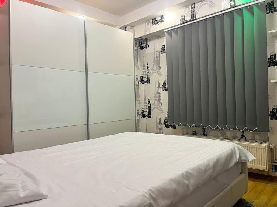 Charming Apartment/King Size Bed Βουκουρέστι Εξωτερικό φωτογραφία