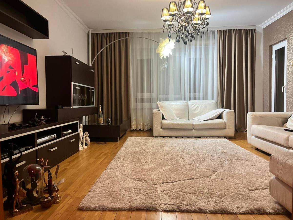 Charming Apartment/King Size Bed Βουκουρέστι Εξωτερικό φωτογραφία
